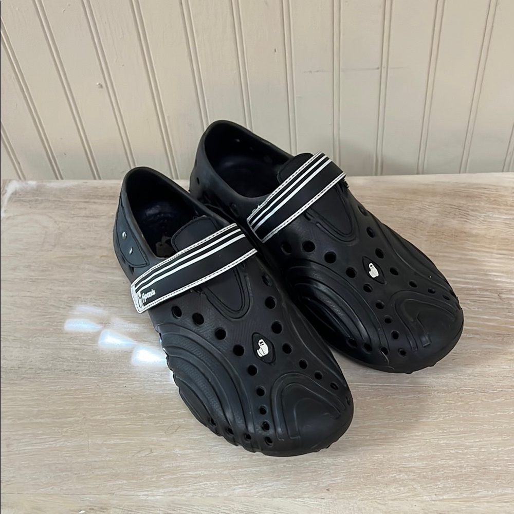 Black Men's Clogs / Water Shoes - Size 8/9